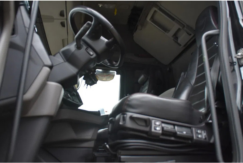 Scania S650 V8 NGS 6x2/4 - 361 TKM - FULL AIR - RETARDER - PTO - PARK. AIRCO - 9 TONS FRONT AXLE - ALCOA'S - LED - EXCELLENT CONDITION - Tractor unit: picture 5 Scania S650 V8 NGS 6x2/4 - 361 TKM - FULL AIR - RETARDER - PTO - PARK. AIRCO - 9 TONS FRONT AXLE - ALCOA'S - LED - EXCELLENT CONDITION - Tractor unit: picture 5