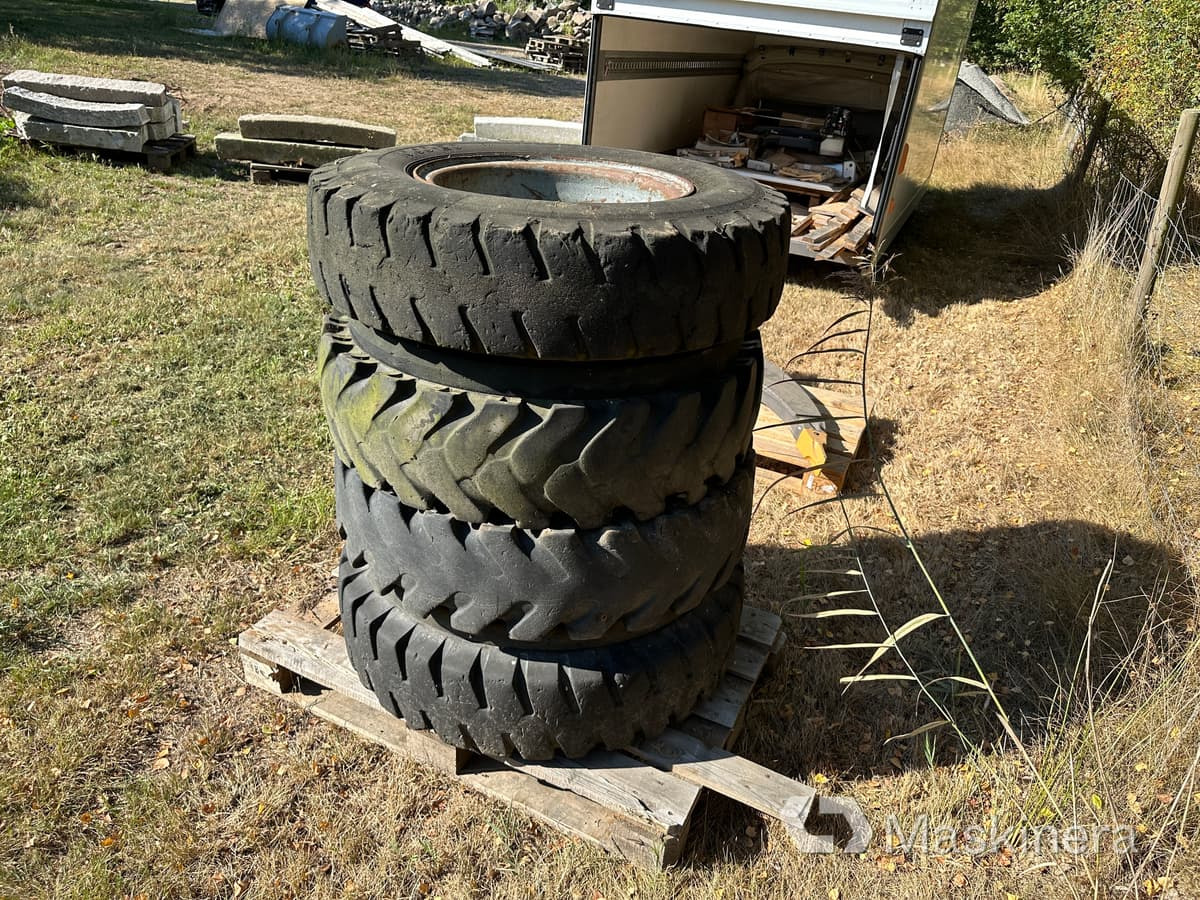 Bearcat Tire Co Däck m, fälg hjulgrävare - Wheel and tire package for Wheel excavator: picture 4 Bearcat Tire Co Däck m, fälg hjulgrävare - Wheel and tire package for Wheel excavator: picture 4