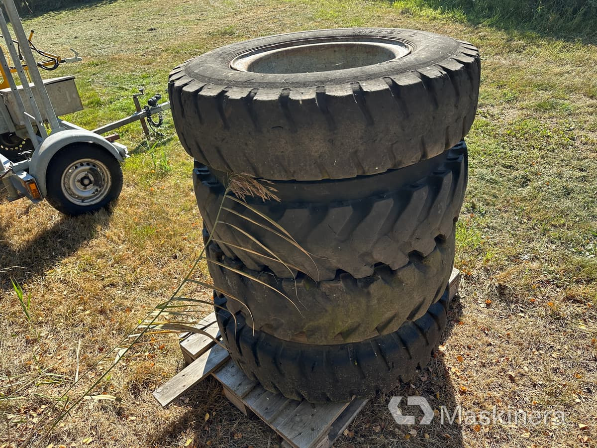 Bearcat Tire Co Däck m, fälg hjulgrävare - Wheel and tire package for Wheel excavator: picture 3 Bearcat Tire Co Däck m, fälg hjulgrävare - Wheel and tire package for Wheel excavator: picture 3