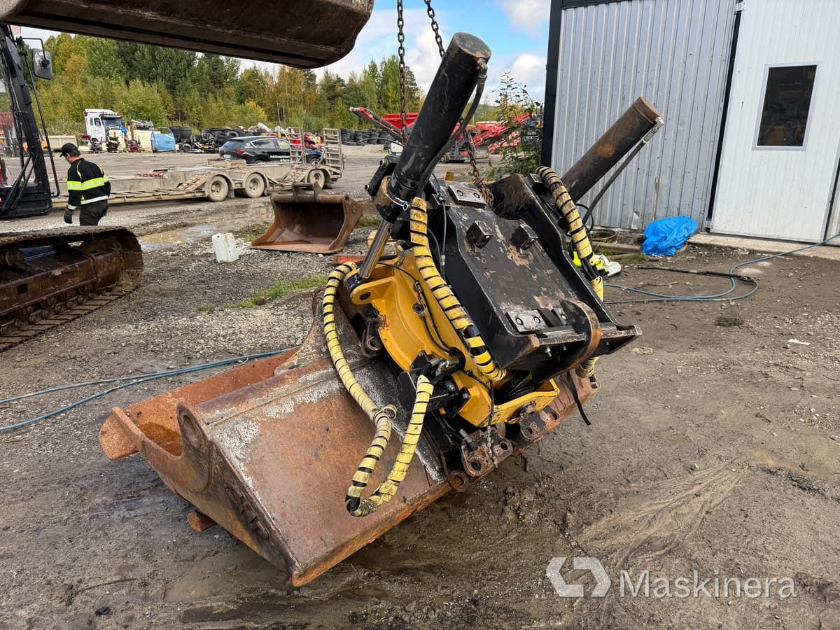 Engcon EC3027GR9 Tiltrotator Engcon med planeringsskopa B27-fäste - Excavator bucket: picture 5 Engcon EC3027GR9 Tiltrotator Engcon med planeringsskopa B27-fäste - Excavator bucket: picture 5