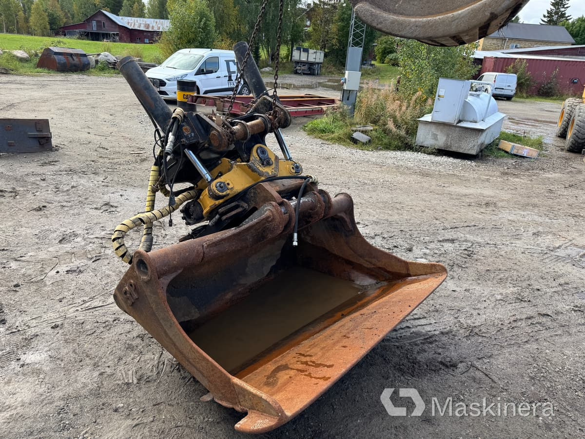 Engcon EC3027GR9 Tiltrotator Engcon med planeringsskopa B27-fäste - Excavator bucket: picture 1 Engcon EC3027GR9 Tiltrotator Engcon med planeringsskopa B27-fäste - Excavator bucket: picture 1