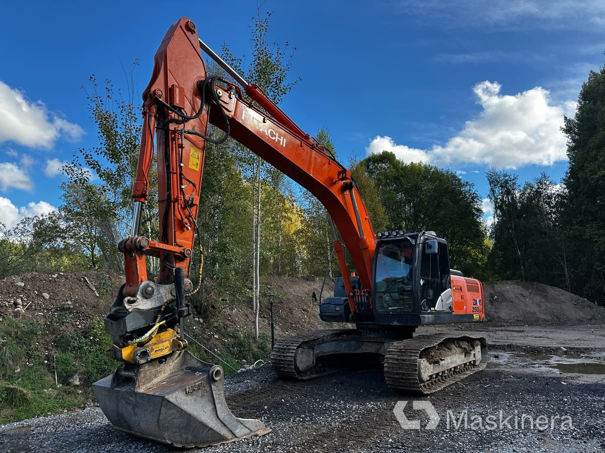 Crawler excavator Grävmaskin Hitachi ZX250LC-5B: picture 1