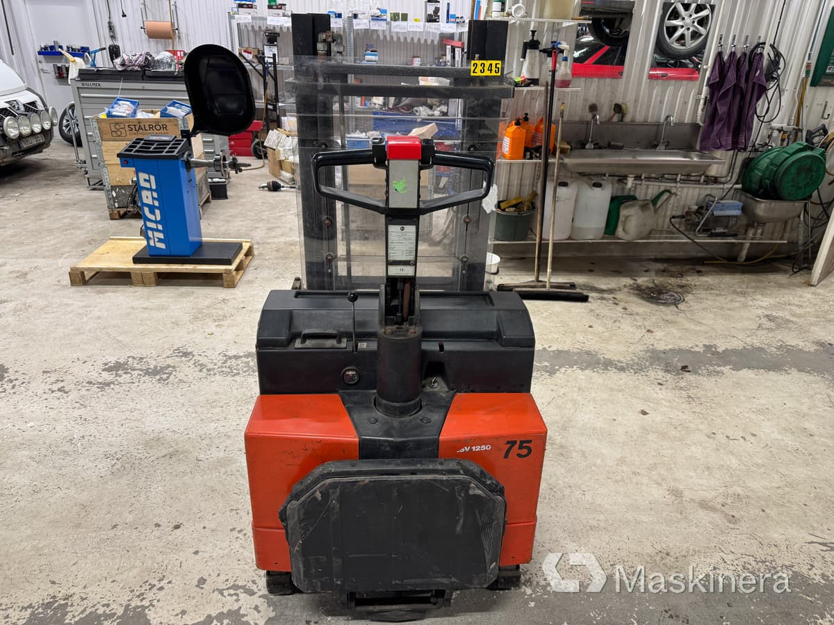 BT LSV 1250 / 11 Elektrisk ledstaplare BT LSV 1250 - Industrial equipment: picture 4 BT LSV 1250 / 11 Elektrisk ledstaplare BT LSV 1250 - Industrial equipment: picture 4