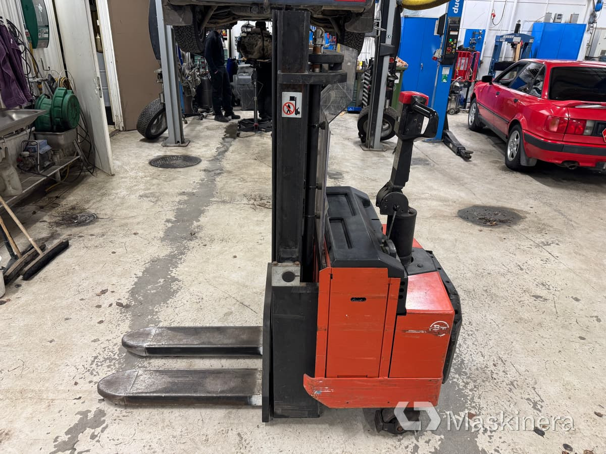 BT LSV 1250 / 11 Elektrisk ledstaplare BT LSV 1250 - Industrial equipment: picture 2 BT LSV 1250 / 11 Elektrisk ledstaplare BT LSV 1250 - Industrial equipment: picture 2