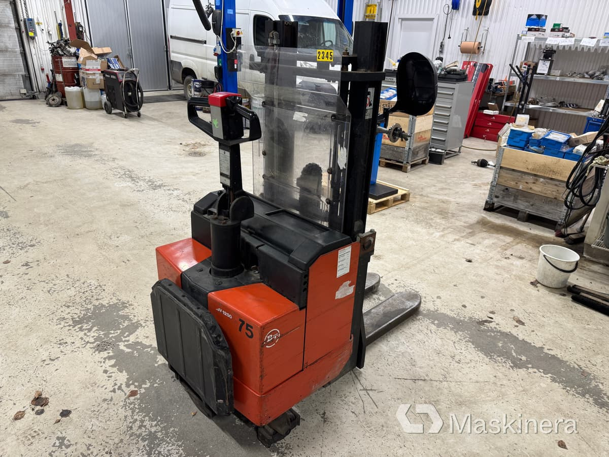 BT LSV 1250 / 11 Elektrisk ledstaplare BT LSV 1250 - Industrial equipment: picture 5 BT LSV 1250 / 11 Elektrisk ledstaplare BT LSV 1250 - Industrial equipment: picture 5