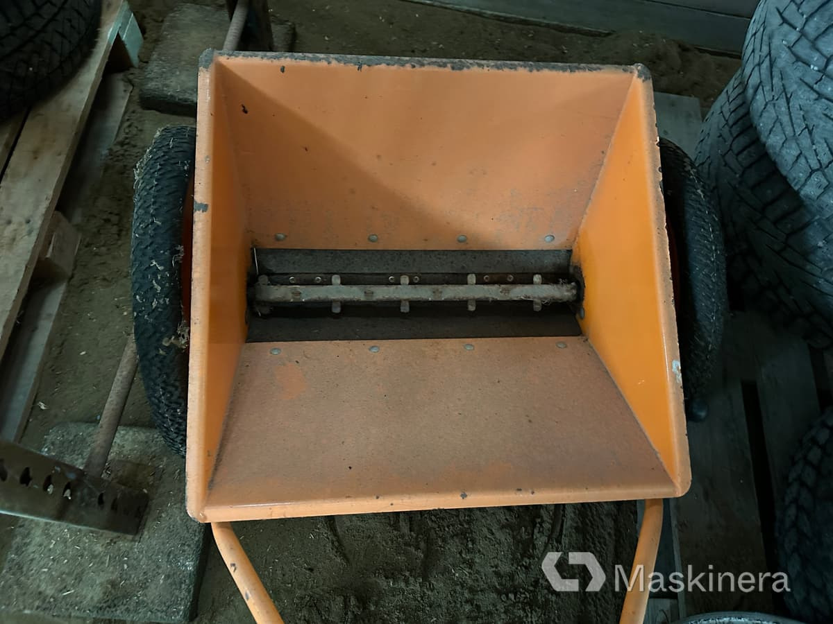 Sand Salt spridare Epoke Epomini 5 - Sand/ Salt spreader: picture 2 Sand Salt spridare Epoke Epomini 5 - Sand/ Salt spreader: picture 2