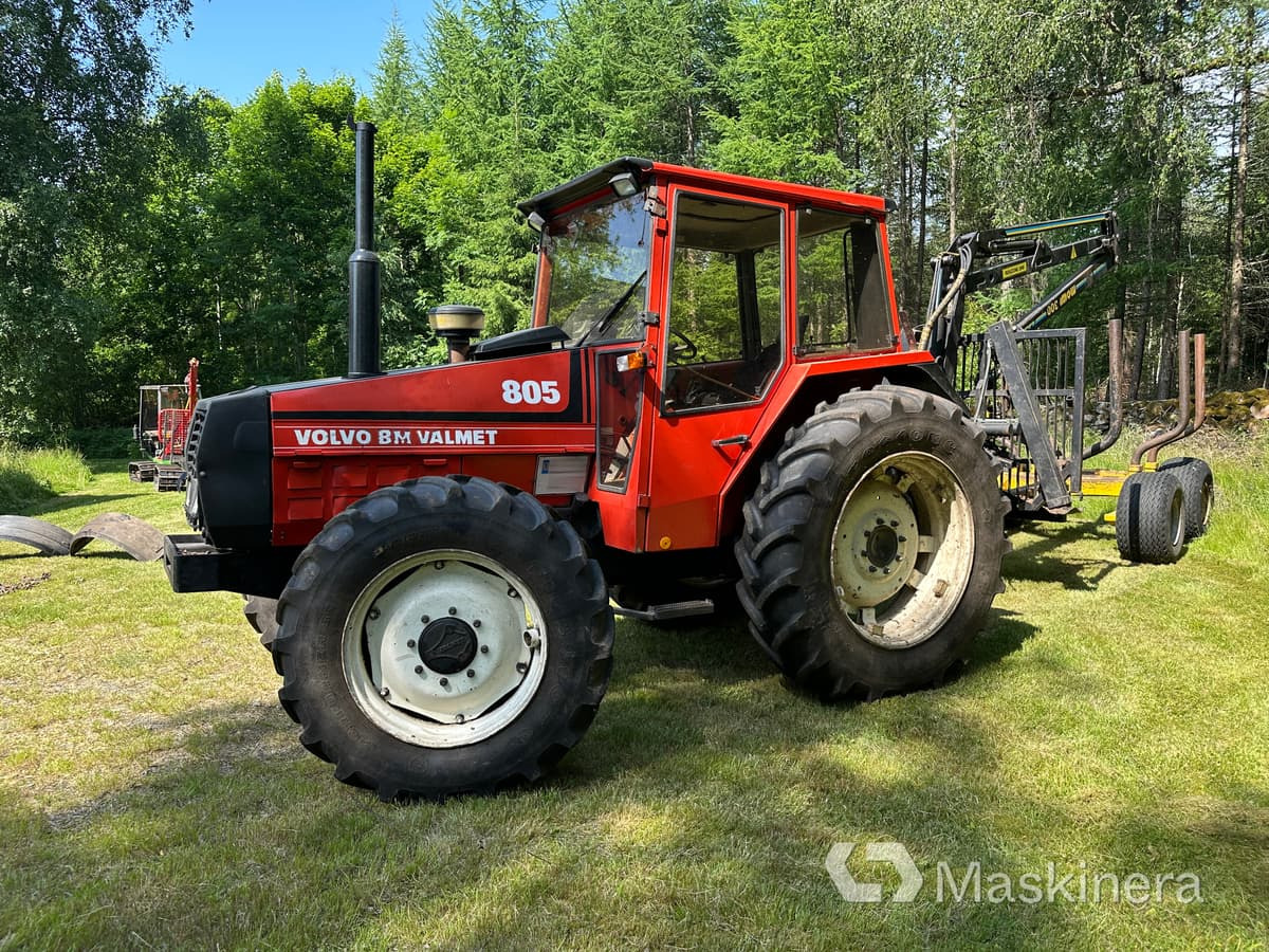 Traktor Volvo BM 805-4 med skogsvagn och kran - Farm tractor, Timber transport: picture 5 Traktor Volvo BM 805-4 med skogsvagn och kran - Farm tractor, Timber transport: picture 5