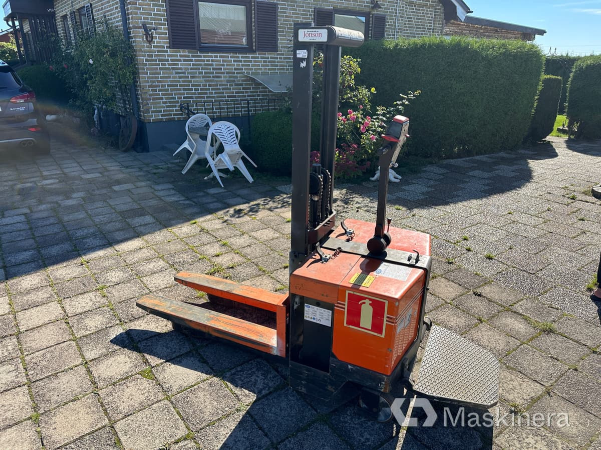 Truck låglyftare Atlet m, plattform - Stacker: picture 1 Truck låglyftare Atlet m, plattform - Stacker: picture 1