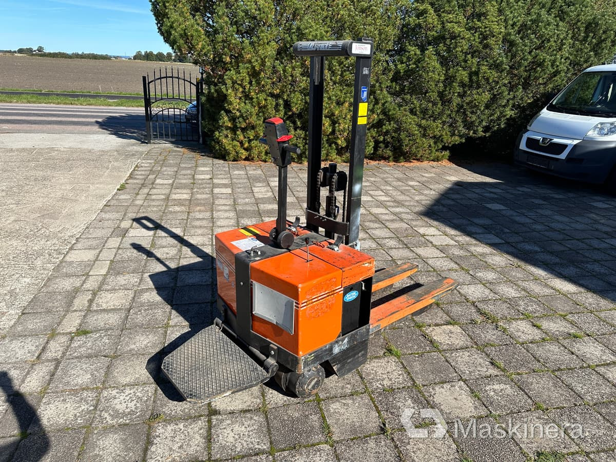 Truck låglyftare Atlet m, plattform - Stacker: picture 3 Truck låglyftare Atlet m, plattform - Stacker: picture 3