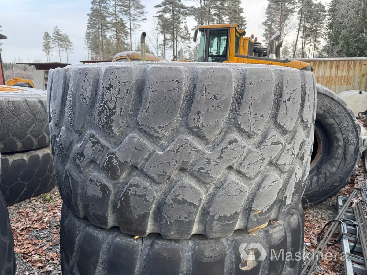 Volvo L150 Däck - Tire for Construction machinery: picture 1 Volvo L150 Däck - Tire for Construction machinery: picture 1