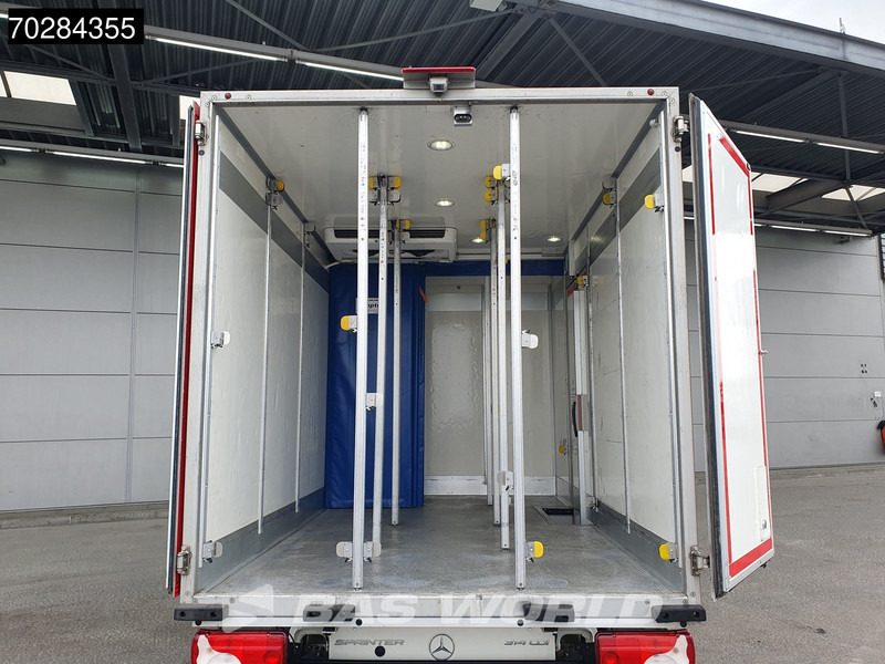 Mercedes-Benz 314 CDI Koelwagen Bi temp Automaat Zijdeur Thermo King V-300 Max Koeler Koel Vries Vriezer Kühlkasten 15m3 Airco - Refrigerated delivery van: picture 3 Mercedes-Benz 314 CDI Koelwagen Bi temp Automaat Zijdeur Thermo King V-300 Max Koeler Koel Vries Vriezer Kühlkasten 15m3 Airco - Refrigerated delivery van: picture 3