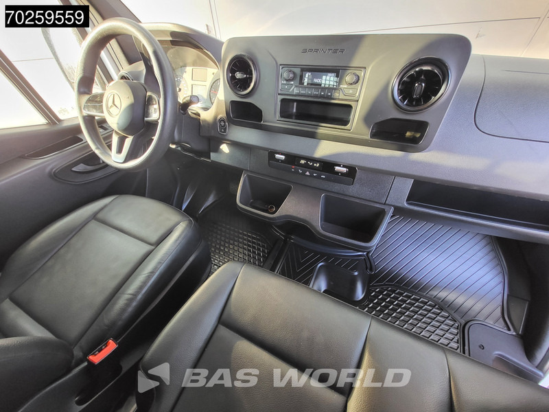Mercedes-Benz Sprinter 317 CDI Dubbel Cabine Automaat Open Laadbak 3500KG Trekhaak 2m3 Airco Dubbel cabine Trekhaak - Open body delivery van: picture 5 Mercedes-Benz Sprinter 317 CDI Dubbel Cabine Automaat Open Laadbak 3500KG Trekhaak 2m3 Airco Dubbel cabine Trekhaak - Open body delivery van: picture 5