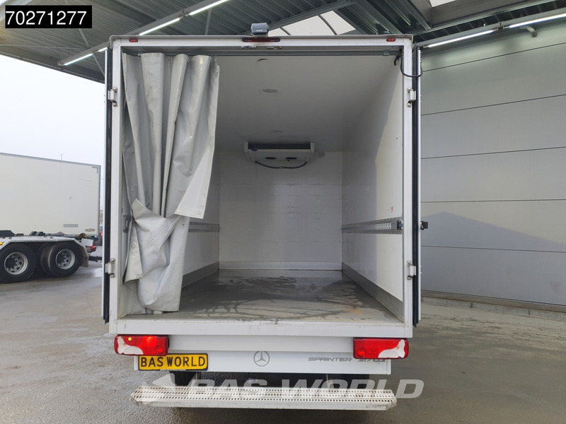 Mercedes-Benz Sprinter 317 CDI Koelwagen Automaat Carrier Xarios 350 230V stekker Cruise Airco Camera Koel Kühlkoffer Koeler Bakwagen 17m3 Airco Cruise - Refrigerated delivery van: picture 3 Mercedes-Benz Sprinter 317 CDI Koelwagen Automaat Carrier Xarios 350 230V stekker Cruise Airco Camera Koel Kühlkoffer Koeler Bakwagen 17m3 Airco Cruise - Refrigerated delivery van: picture 3