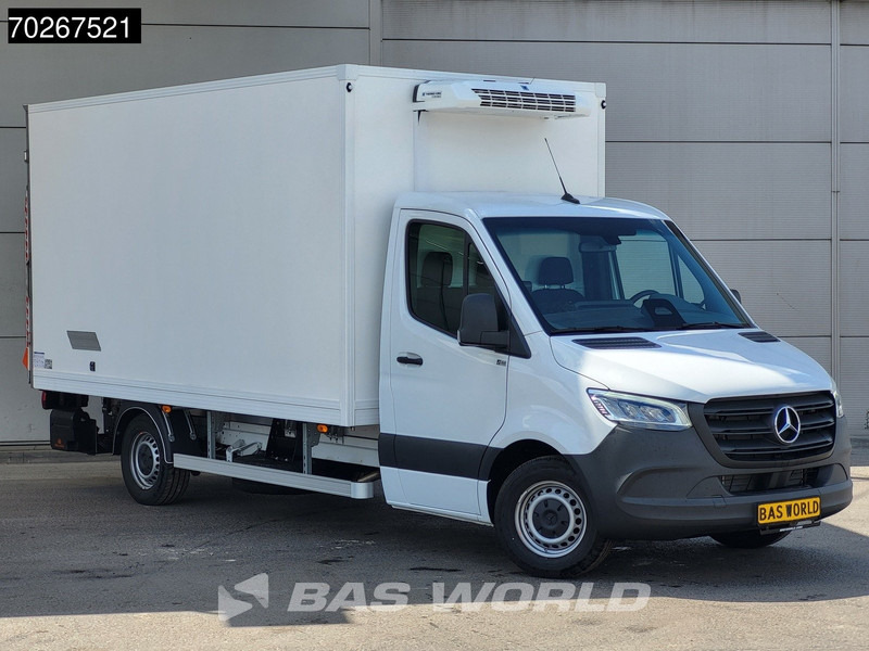 Mercedes-Benz Sprinter 317 CDI Koelwagen Vriezer Laadklep Thermo King V-200 MAX 230V Stekker LED Airco 10inch MBUX CarPlay Euro6 Koel Koeler Kühl Kühle - Refrigerated delivery van: picture 5 Mercedes-Benz Sprinter 317 CDI Koelwagen Vriezer Laadklep Thermo King V-200 MAX 230V Stekker LED Airco 10inch MBUX CarPlay Euro6 Koel Koeler Kühl Kühle - Refrigerated delivery van: picture 5