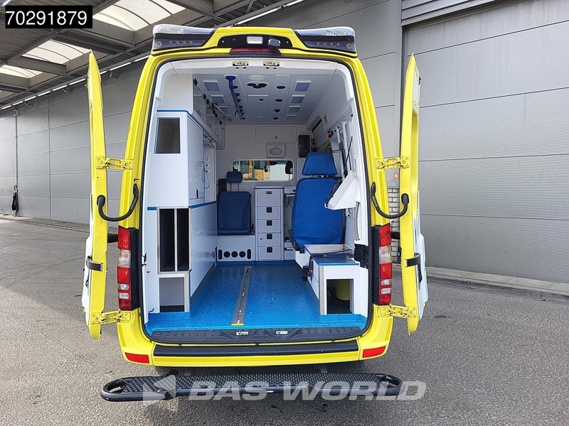 Mercedes-Benz Sprinter 319 CDI Marge! 3.0L V6 Automaat 2x Schuifdeur Airco Cruise Euro6 Krankenwagen Rettungswagen 8m3 Airco Cruise control - Ambulance: picture 3 Mercedes-Benz Sprinter 319 CDI Marge! 3.0L V6 Automaat 2x Schuifdeur Airco Cruise Euro6 Krankenwagen Rettungswagen 8m3 Airco Cruise control - Ambulance: picture 3