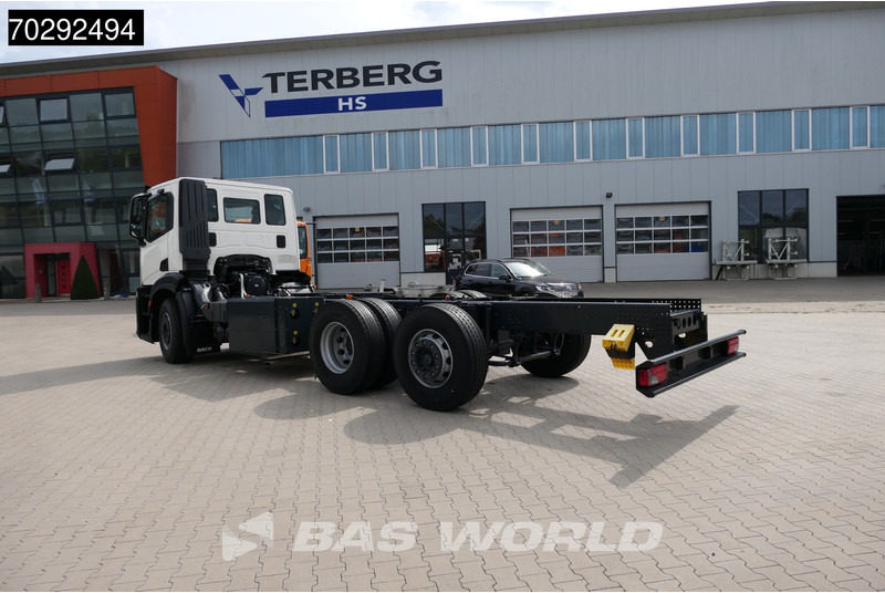 Iveco S-Way 340 S-Way 6X2 NEW chassis CNG RHD Retarder Euro 6 - Cab chassis truck: picture 2 Iveco S-Way 340 S-Way 6X2 NEW chassis CNG RHD Retarder Euro 6 - Cab chassis truck: picture 2