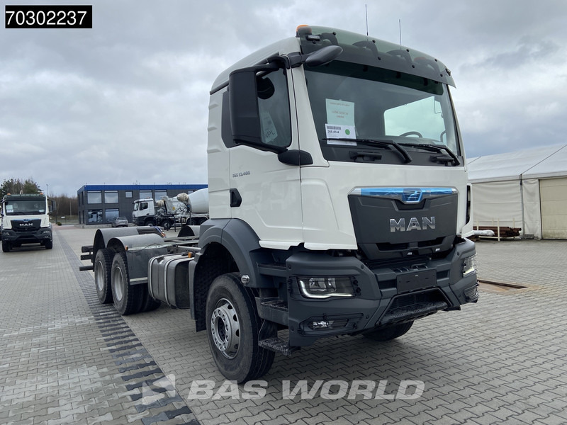 MAN TGS 33.400 6X4 NEW 6x4 chassis Big-Axle Manual Airco EURO 2 - Cab chassis truck: picture 3 MAN TGS 33.400 6X4 NEW 6x4 chassis Big-Axle Manual Airco EURO 2 - Cab chassis truck: picture 3
