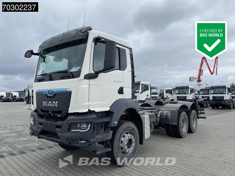 MAN TGS 33.400 6X4 NEW 6x4 chassis Big-Axle Manual Airco EURO 2 - Cab chassis truck: picture 1 MAN TGS 33.400 6X4 NEW 6x4 chassis Big-Axle Manual Airco EURO 2 - Cab chassis truck: picture 1