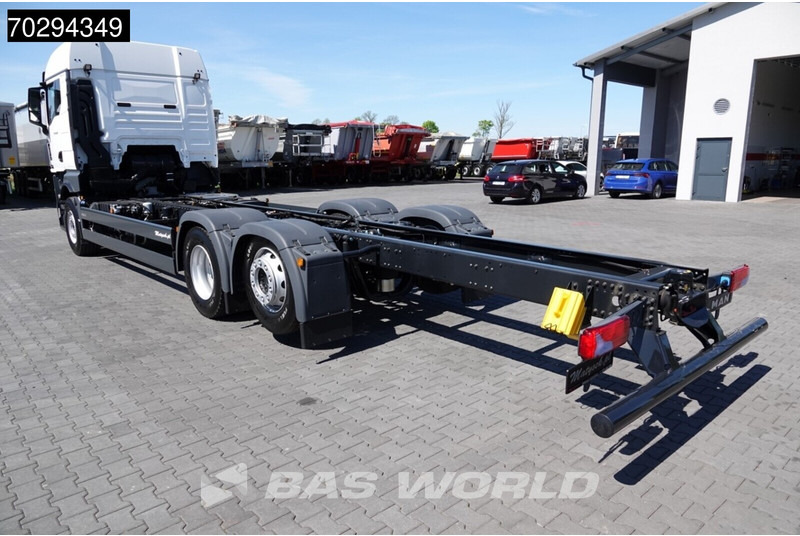 MAN TGX 26.520 TGX 6X2 Lift-Steering Axle Euro 6 - Cab chassis truck: picture 2 MAN TGX 26.520 TGX 6X2 Lift-Steering Axle Euro 6 - Cab chassis truck: picture 2