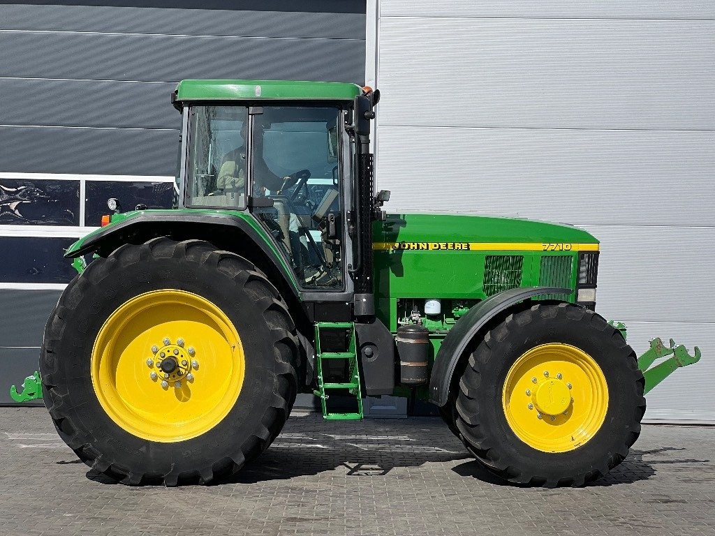 John Deere 7710 PQ - Farm tractor: picture 5 John Deere 7710 PQ - Farm tractor: picture 5