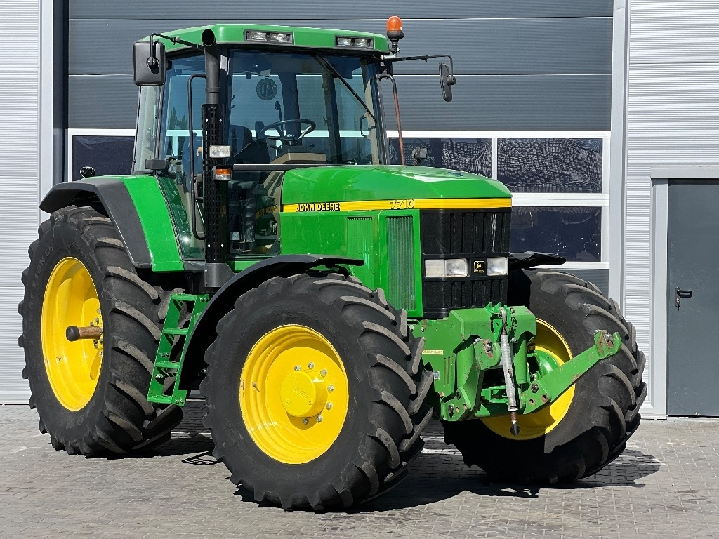John Deere 7710 PQ - Farm tractor: picture 1 John Deere 7710 PQ - Farm tractor: picture 1