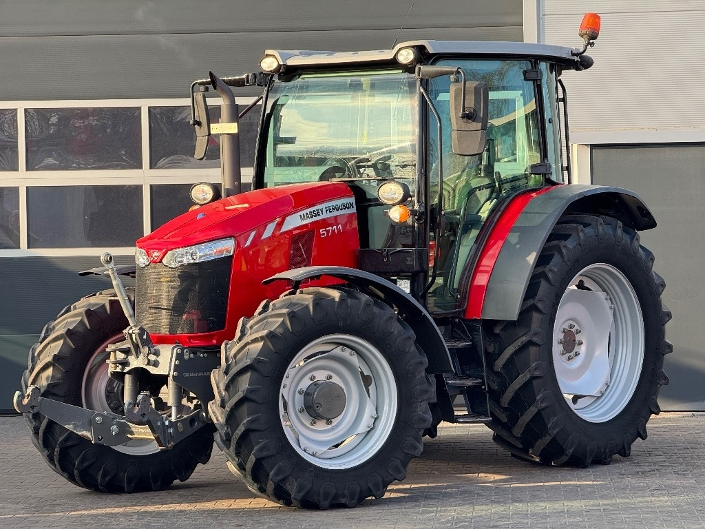 Massey Ferguson 5711 - Farm tractor: picture 4 Massey Ferguson 5711 - Farm tractor: picture 4