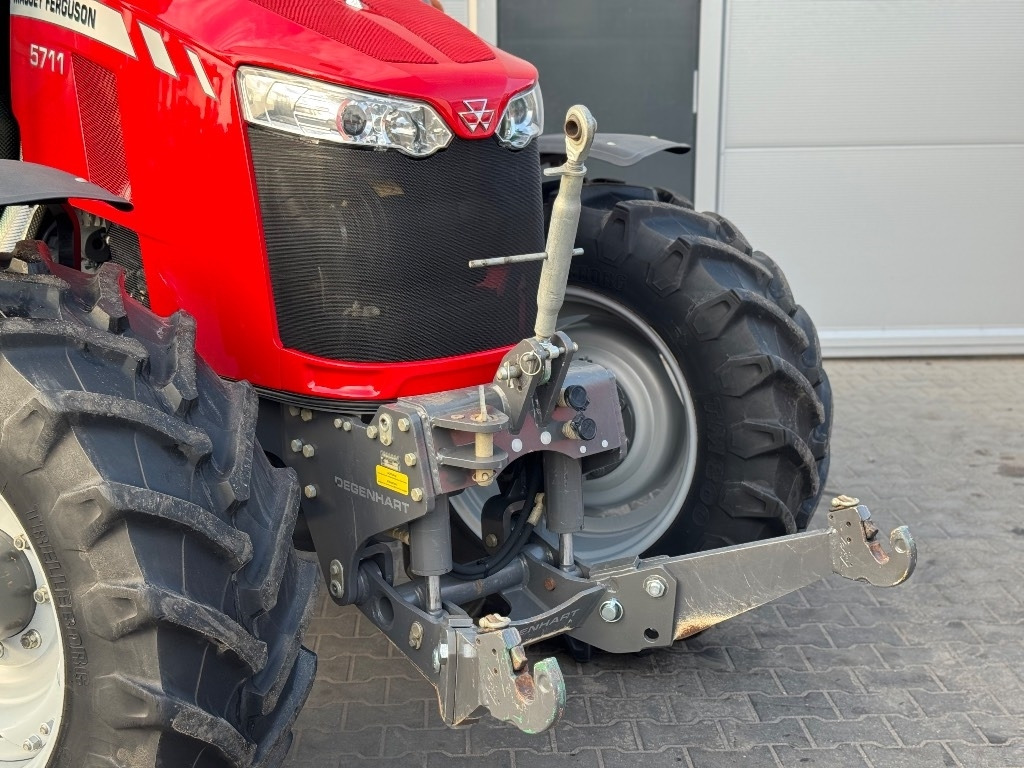 Massey Ferguson 5711 - Farm tractor: picture 3 Massey Ferguson 5711 - Farm tractor: picture 3