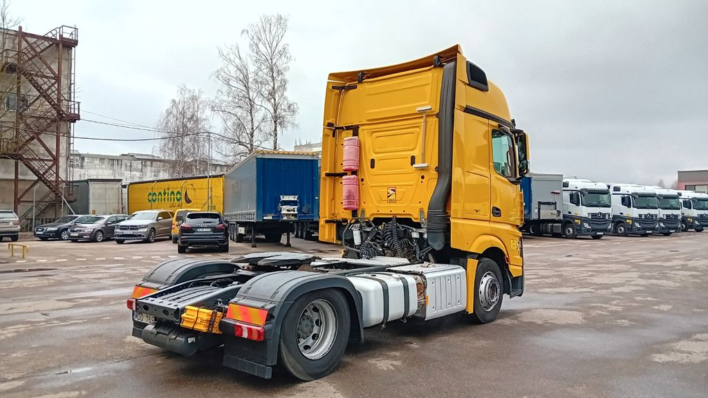Mercedes-Benz 1845 GIGA space - Tractor unit: picture 4 Mercedes-Benz 1845 GIGA space - Tractor unit: picture 4