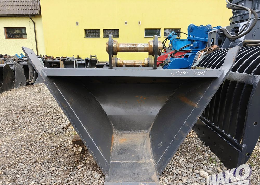 NOWA Łyżka trapezowa KBKC TB-60 135-35cm do koparki Miller fi 65 - Attachment for Construction machinery: picture 1 NOWA Łyżka trapezowa KBKC TB-60 135-35cm do koparki Miller fi 65 - Attachment for Construction machinery: picture 1