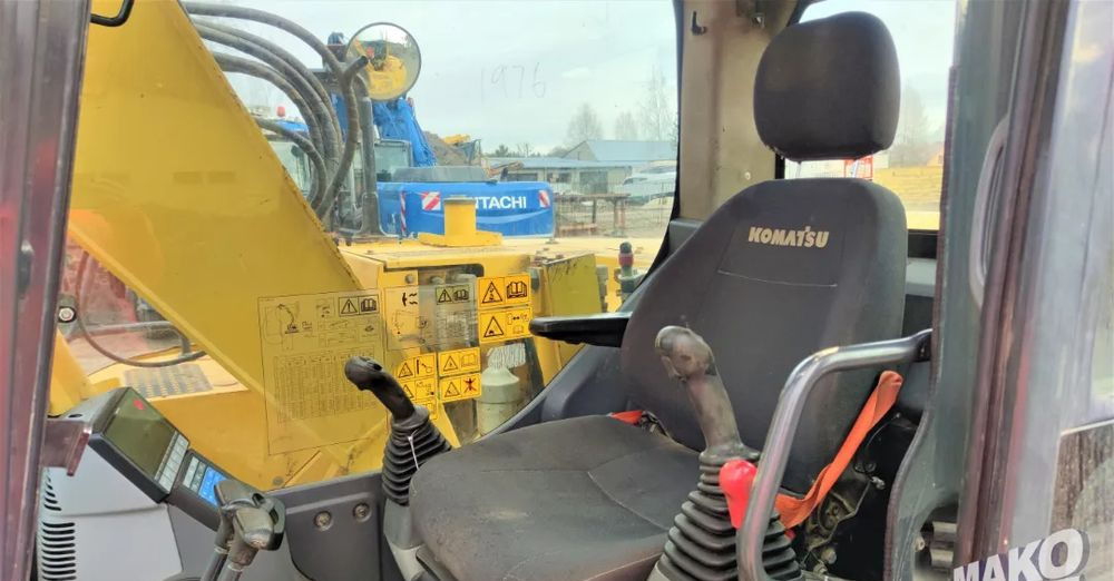 Crawler excavator Komatsu PC138 US-8: picture 12