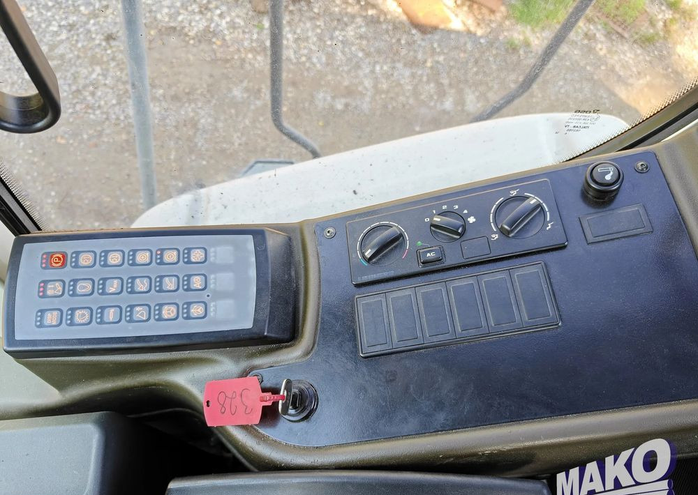 Wheel loader Liebherr L566: picture 13