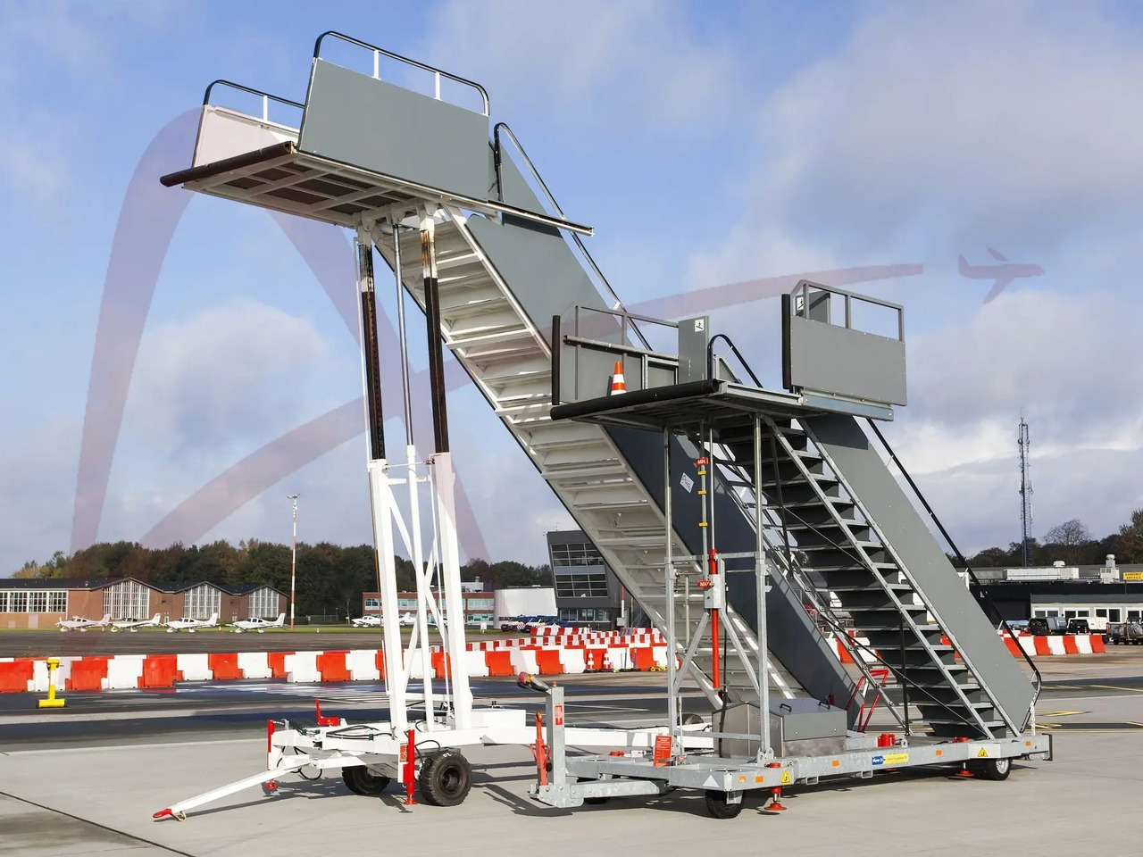 AMSS SKYWAY 96-232 - Passenger stairs: picture 4 AMSS SKYWAY 96-232 - Passenger stairs: picture 4