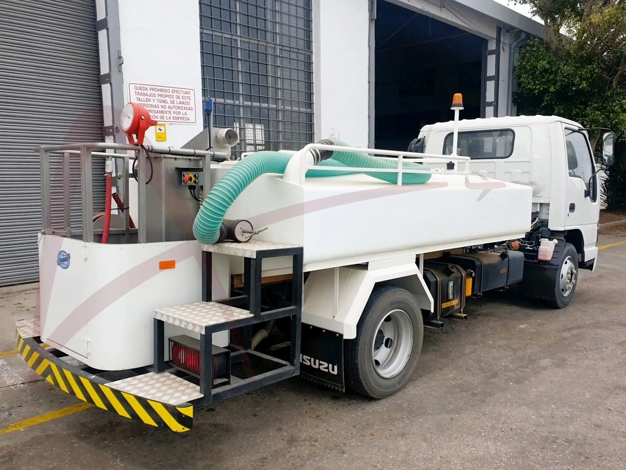 DENGE LT-01 - Lavatory service truck: picture 3 DENGE LT-01 - Lavatory service truck: picture 3