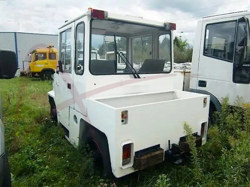 ROFAN ZD80 - Baggage tractor: picture 2 ROFAN ZD80 - Baggage tractor: picture 2