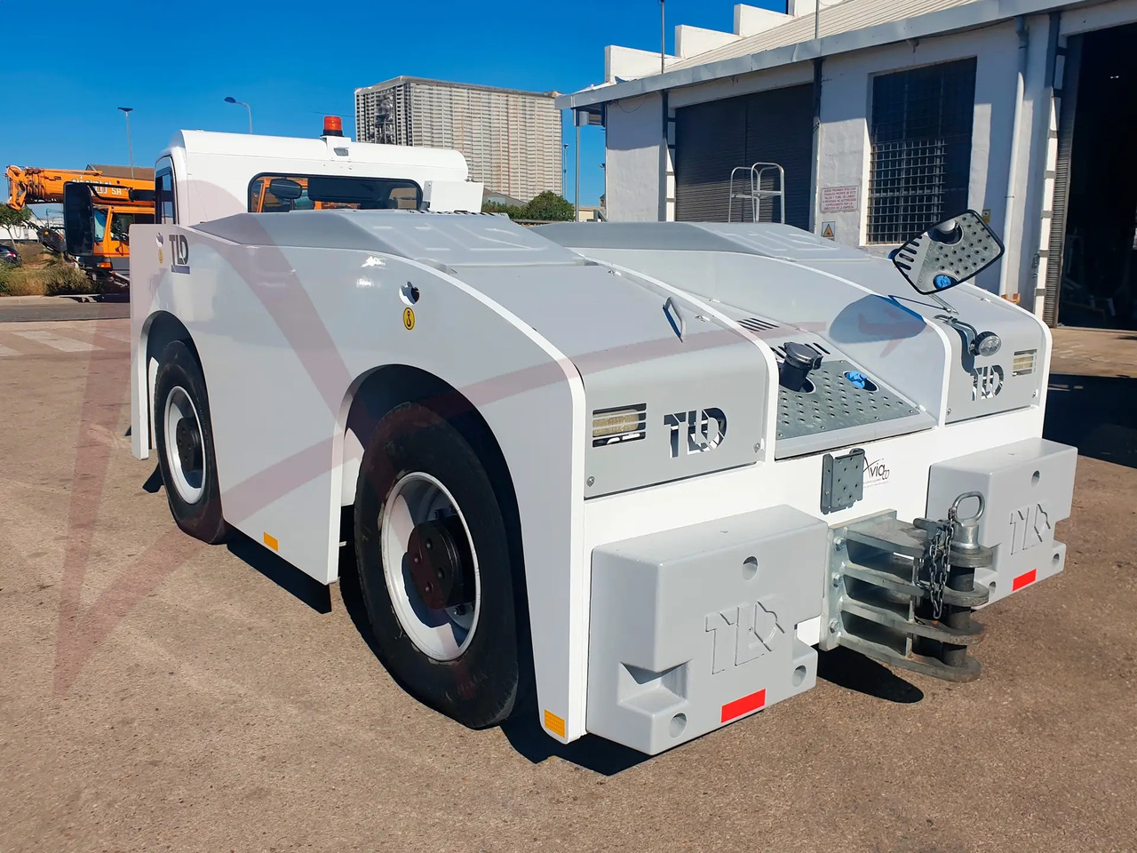 TLD TMX350-28 - Pushback tractor: picture 3 TLD TMX350-28 - Pushback tractor: picture 3