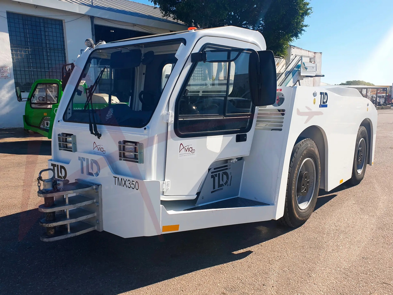 TLD TMX350-28 - Pushback tractor: picture 1 TLD TMX350-28 - Pushback tractor: picture 1