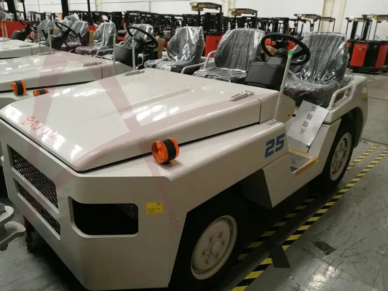 TOYOTA 52-2TD-25 - Baggage tractor: picture 1 TOYOTA 52-2TD-25 - Baggage tractor: picture 1