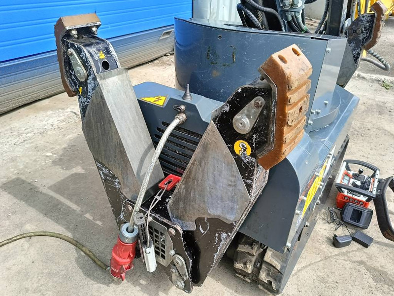 Crawler excavator Brokk euroimplementos RDC1510 180 husqvarna robot remote: picture 19