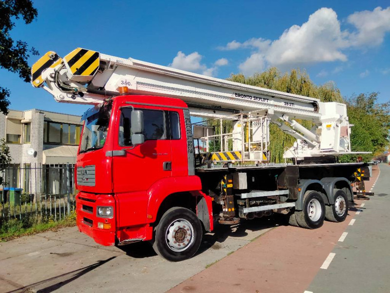 Bronto skylift 28-2T1 28 m hi lift hoogwerker MAN TGA 26. - Truck mounted aerial platform: picture 1 Bronto skylift 28-2T1 28 m hi lift hoogwerker MAN TGA 26. - Truck mounted aerial platform: picture 1
