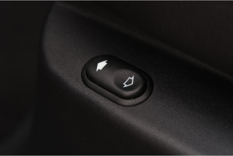 SUV Land Rover Range Rover Velar 2.0 I4 Turbo AWD R-Dynamic P300S HSE PANO/ LED/ MEMORY/ CAMERA/ ACC/ KEYLESS/ TREKHAAK: picture 15