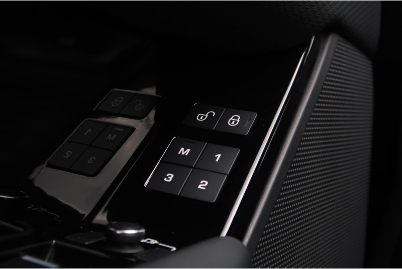 SUV Land Rover Range Rover Velar 2.0 I4 Turbo AWD R-Dynamic P300S HSE PANO/ LED/ MEMORY/ CAMERA/ ACC/ KEYLESS/ TREKHAAK: picture 13