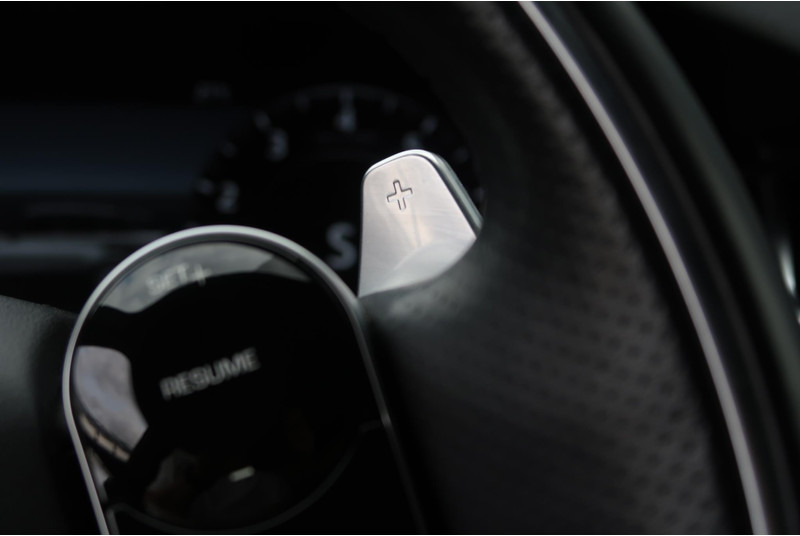 SUV Land Rover Range Rover Velar 2.0 I4 Turbo AWD R-Dynamic P300S HSE PANO/ LED/ MEMORY/ CAMERA/ ACC/ KEYLESS/ TREKHAAK: picture 19