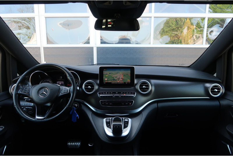 Mercedes-Benz V-Klasse 250d Lang DC Edition AUT/ 360/ LED/ 1E EIG/ 2X DEUR/ CLIMA/ CRUISE/ NAVI - Small van, Combi van: picture 4 Mercedes-Benz V-Klasse 250d Lang DC Edition AUT/ 360/ LED/ 1E EIG/ 2X DEUR/ CLIMA/ CRUISE/ NAVI - Small van, Combi van: picture 4