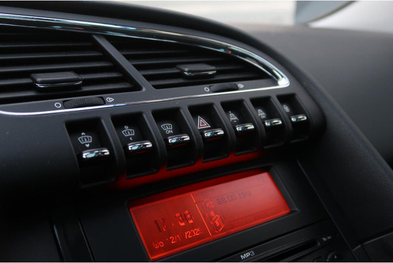 Peugeot 3008 1.6 VTi Première CRUISE/ PANO/ CLIMA/ HEAD-UP/ ETC. - Car: picture 5 Peugeot 3008 1.6 VTi Première CRUISE/ PANO/ CLIMA/ HEAD-UP/ ETC. - Car: picture 5