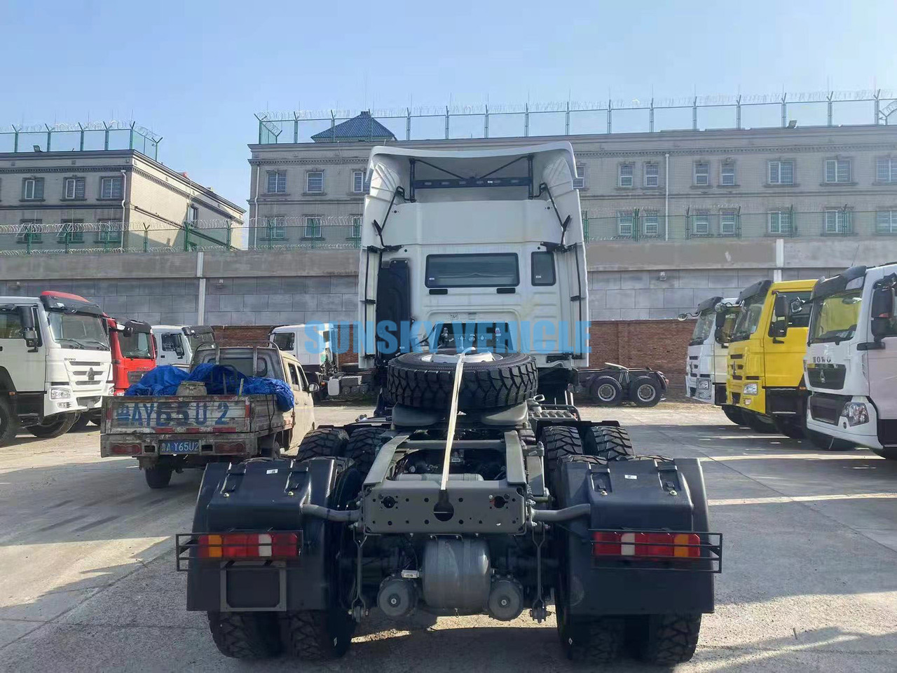 HOWO Brand New TX 6X4 400HP Tractor Head - Tractor unit: picture 3 HOWO Brand New TX 6X4 400HP Tractor Head - Tractor unit: picture 3