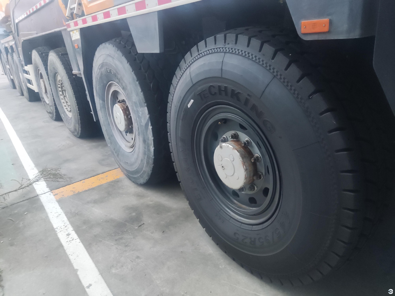 XCMG 2022 used 500ton all terrain crane truck price - All terrain crane: picture 2 XCMG 2022 used 500ton all terrain crane truck price - All terrain crane: picture 2