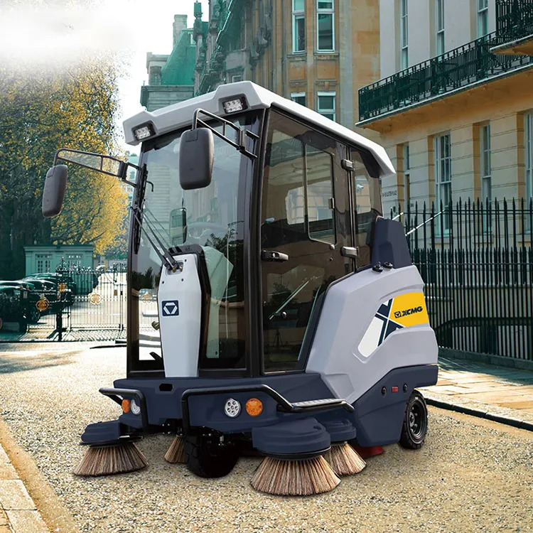 XCMG 2023 New Industrial Road Street Sweeper Cleaning Machine Commercial Road Sweeper Truck Auto Floor Scrubber Sweeping machine - Road sweeper: picture 3 XCMG 2023 New Industrial Road Street Sweeper Cleaning Machine Commercial Road Sweeper Truck Auto Floor Scrubber Sweeping machine - Road sweeper: picture 3