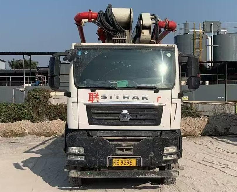 XCMG Manufacturer China Concrete Pump Truck HB52V 52m Used Cement Pump Truck Price For Sale - Concrete pump truck: picture 2 XCMG Manufacturer China Concrete Pump Truck HB52V 52m Used Cement Pump Truck Price For Sale - Concrete pump truck: picture 2