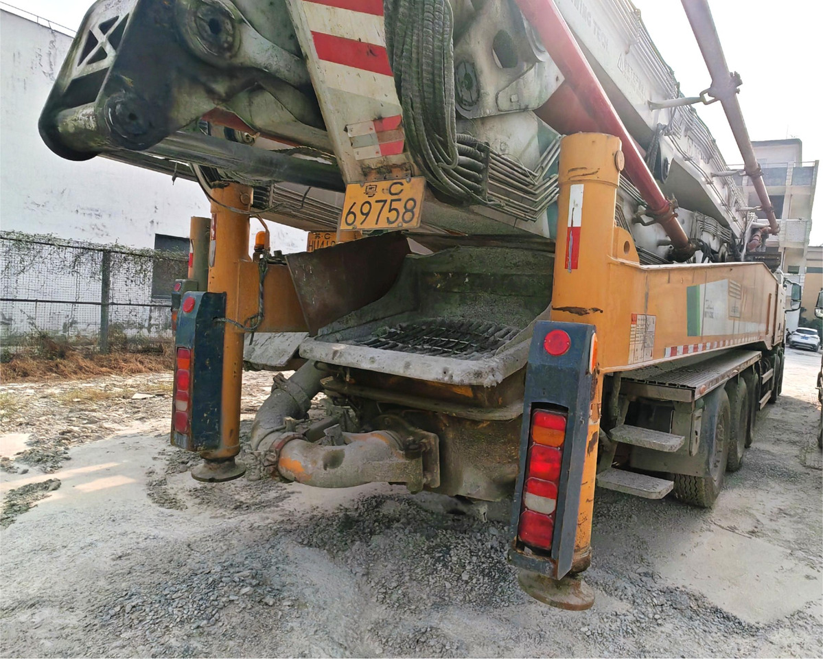 XCMG Manufacturer Second Hand 67m Diesel Hydraulic Concrete Pump HB67V Truck Mounted Concrete Pump Hot Sale - Concrete pump truck: picture 5 XCMG Manufacturer Second Hand 67m Diesel Hydraulic Concrete Pump HB67V Truck Mounted Concrete Pump Hot Sale - Concrete pump truck: picture 5