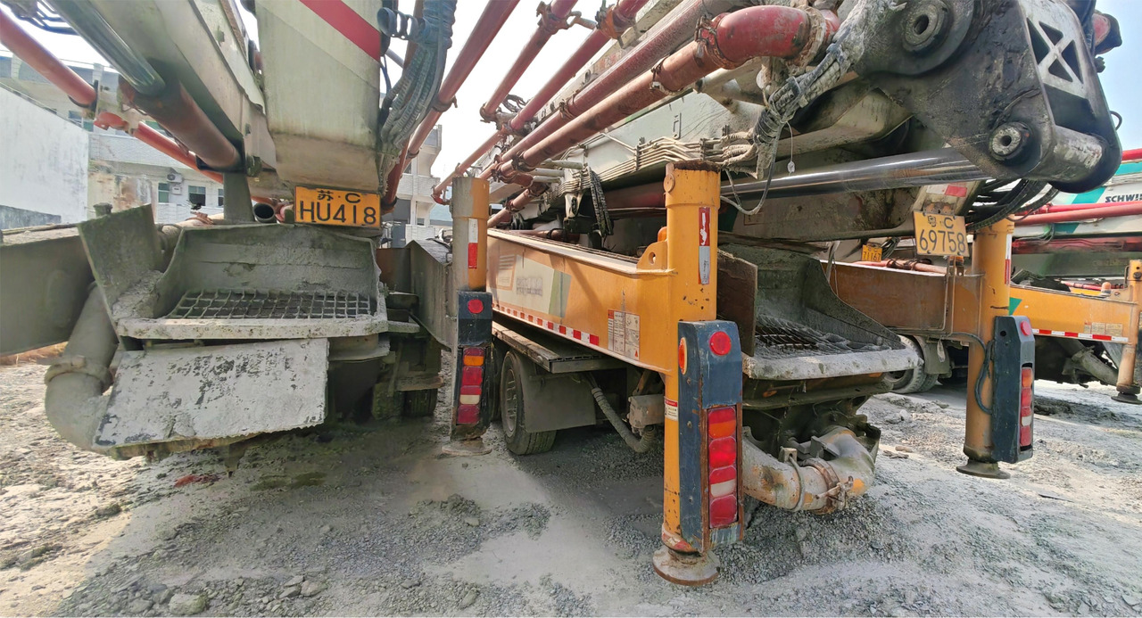 XCMG Manufacturer Second Hand 67m Diesel Hydraulic Concrete Pump HB67V Truck Mounted Concrete Pump Hot Sale - Concrete pump truck: picture 4 XCMG Manufacturer Second Hand 67m Diesel Hydraulic Concrete Pump HB67V Truck Mounted Concrete Pump Hot Sale - Concrete pump truck: picture 4